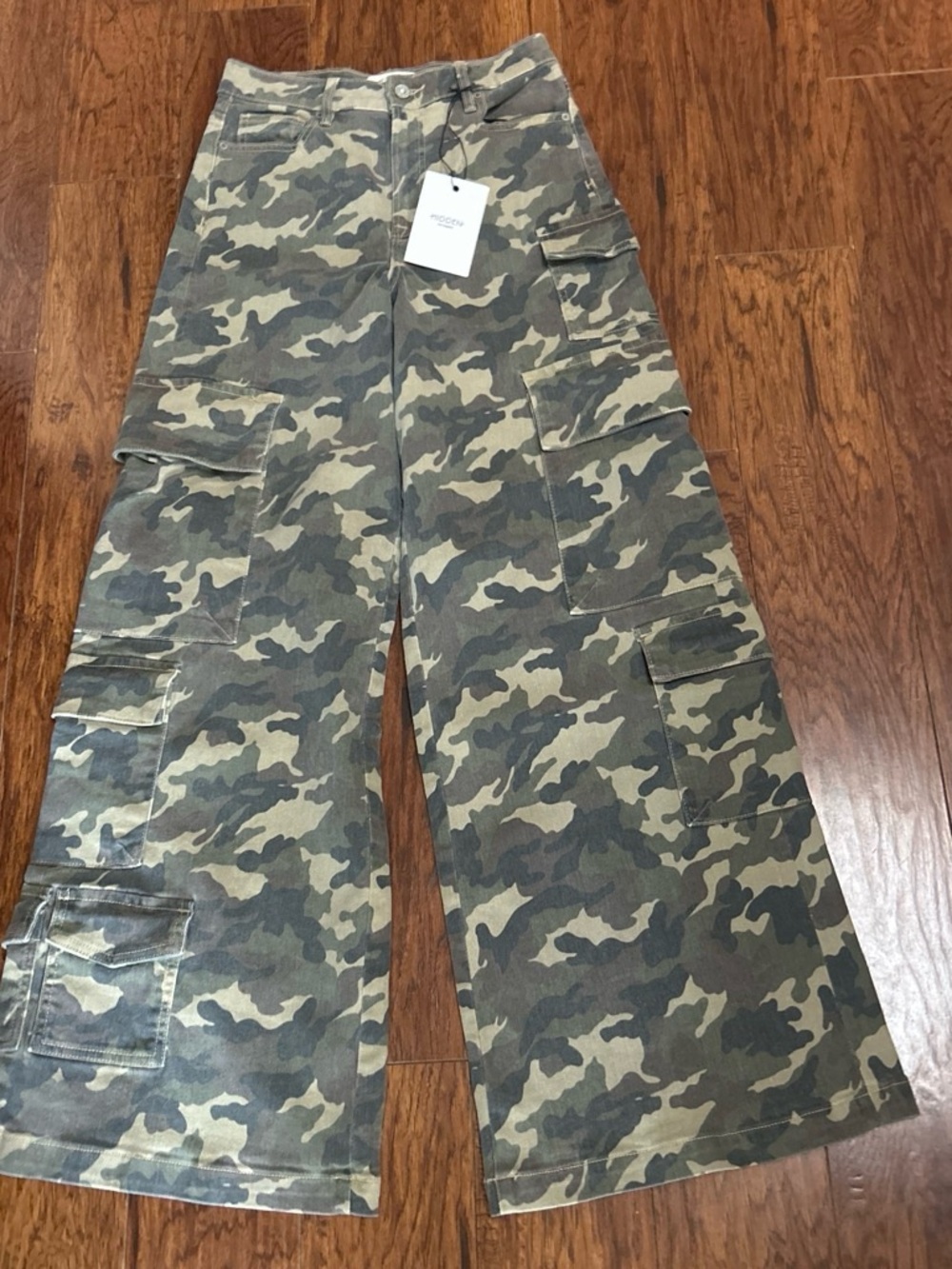 NWT’s HIDDEN Los Angeles Nori High Rise Wide Lef Camo Cargo Pants Size 27